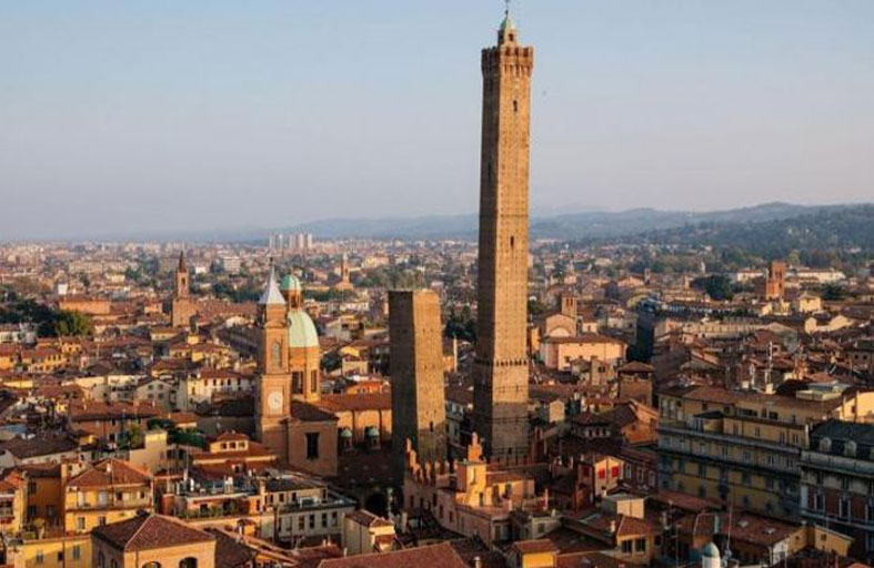 برج بولونيا المائل «في خطر»