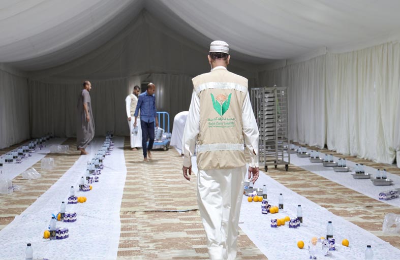 31178 وجبة إفطار صائم وزعتها «خيرية الشارقة» في أول أيام رمضان