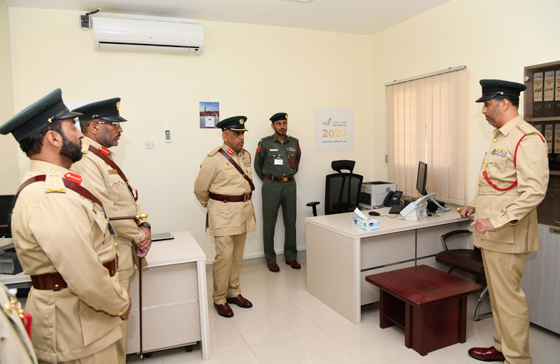 اللواء المنصوري يتفقد مخفر الفقع