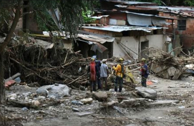  36 قتيلاً في الانهيارات الأرضية بفنزويلا 