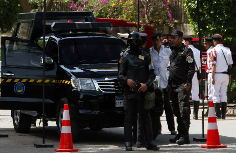 قتل طفلي جاره بسبب لعبهما أمام منزله