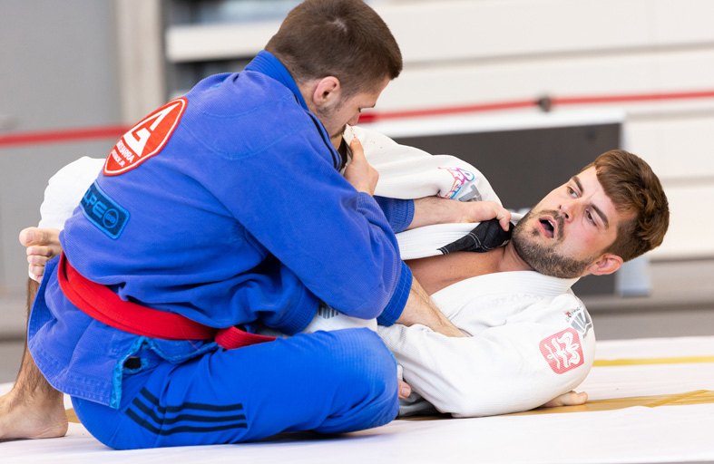 كابيتش يحرز ذهبية الحزام الأسود في الدوري الدولي لرابطة أبوظبي لمحترفي الجوجيتسو