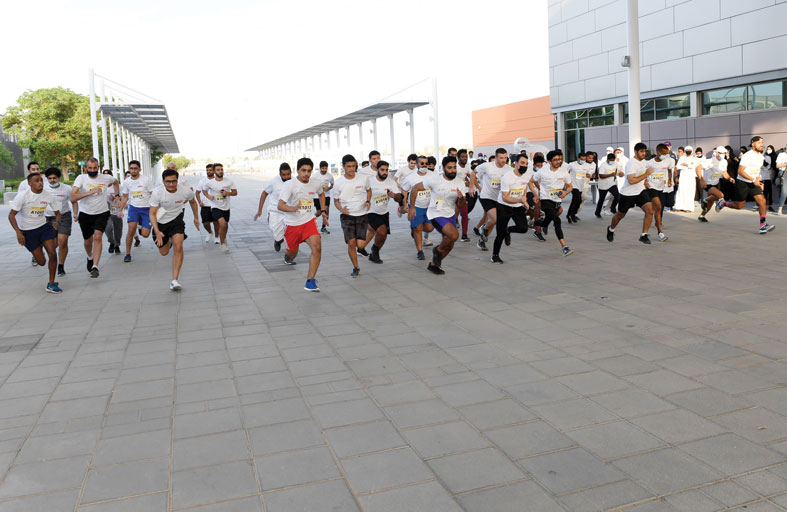 وحدة الأنشطة الرياضية بالحياة الجامعية بجامعة الامارات تنظم سباق جري لأسرة الجامعة