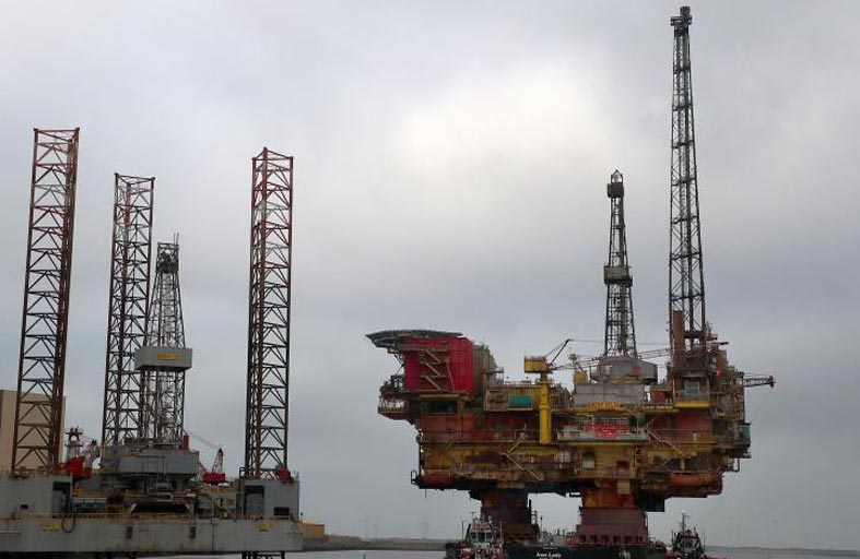 أسعار النفط تقفز بأكثر من دولار مع اجتذاب الأسعار المنخفضة لمقتنصي الصفقات 