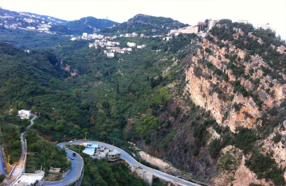 بطابع طائفي.. نزاع عقاري في أعالي لبنان