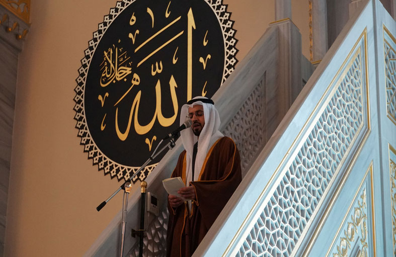 الدرعي يلقي خطبة الجمعة في جامع موسكو الكبير