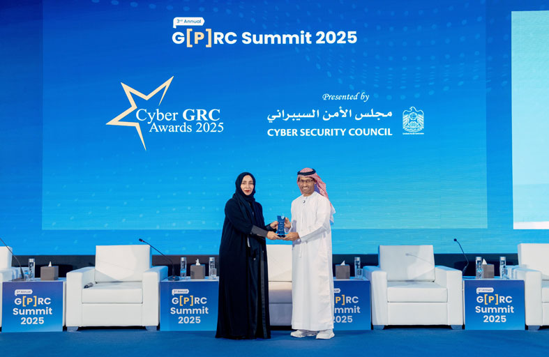 جامعة الإمارات تفوز بجائزة الامتثال السيبراني عن فئة التعليم