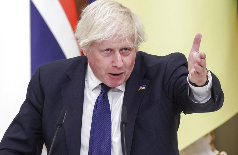 جونسون يدعو لحسم الحرب الأوكرانية بصواريخ عابرة