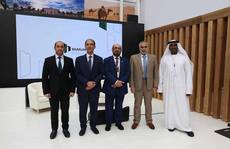 «دائرة الثقافة» تجسد رؤية الشارقة في الاهتمام بتاريخ وراهن الخط العربي في «لندن الدولي للكتاب»