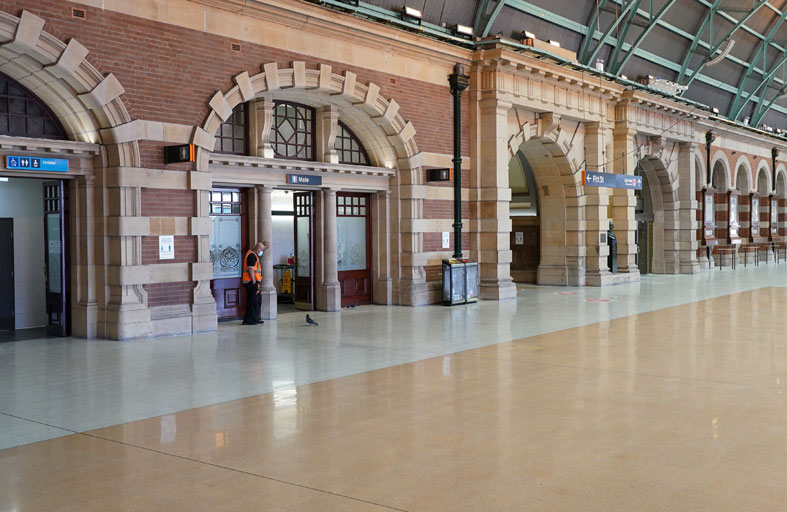 سيدني تعد برفع قيود مكافحة كوفيد للحض على التلقيح 