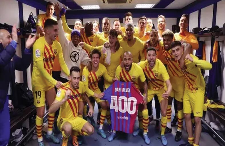 داني ألفيش.. 400 مباراة مع برشلونة