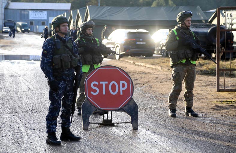 «كلها أكاذيب» .. مهاجرون على حدود بولندا يشعرون بغدر المهربين 