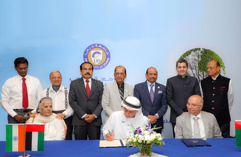 جامعة دبي توقع اتفاقيتي تعاون أكاديمي وتبادل طلابي مع الهند