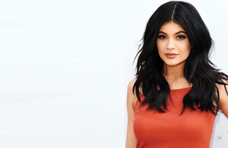 رومانسية كايلي جينر وترافيس سكوت حديث الجمهور