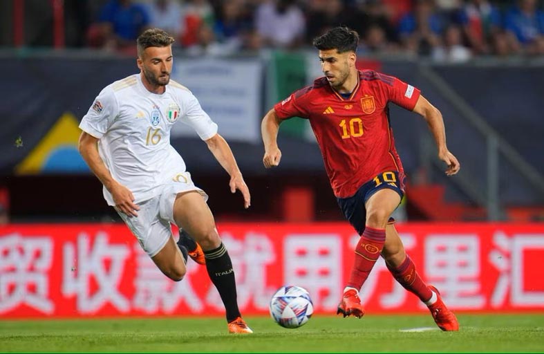 مدرب إسبانيا: التزام اللاعبين بالتعليمات وراء الفوز على إيطاليا