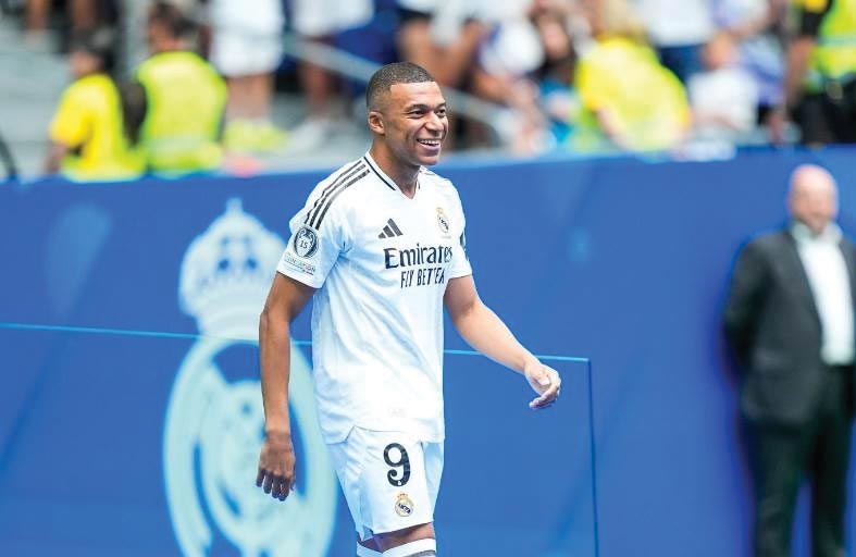 مبابي يلجأ إلى رابطة المحترفين لحل نزاعه المالي مع سان جرمان 