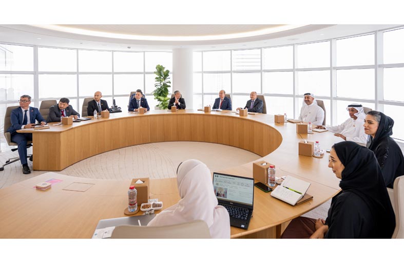 حكومة الإمارات تبحث مع وفد من قيرغيزستان تعزيز التعاون الثنائي في التحديث الحكومي