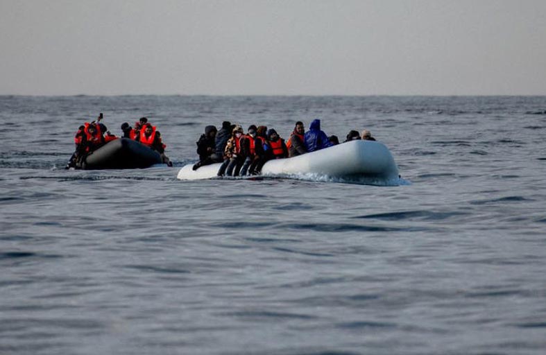 قوارب المهاجرين إلى بريطانيا تسجل أعلى معدل يومي في 19 شهرا 