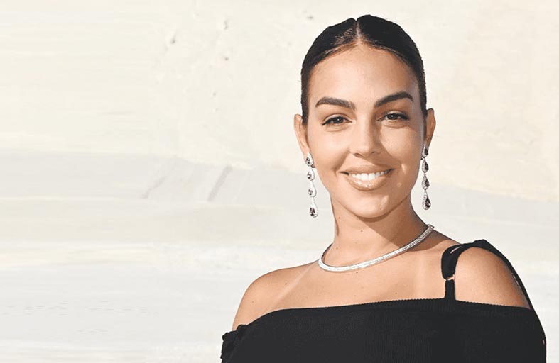 جورجينا تطلق عطراً جديداً 