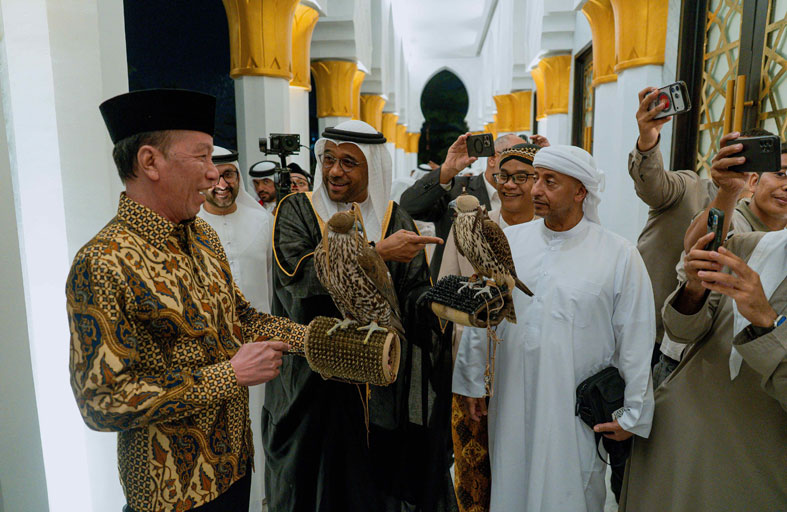 مركز جامع الشيخ زايد الكبير في إندونيسيا يحتفي بعيد الاتحاد الـ54