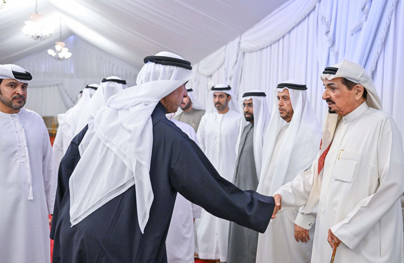حاكم عجمان يعزي بوفاة شمسة حميد الحمراني