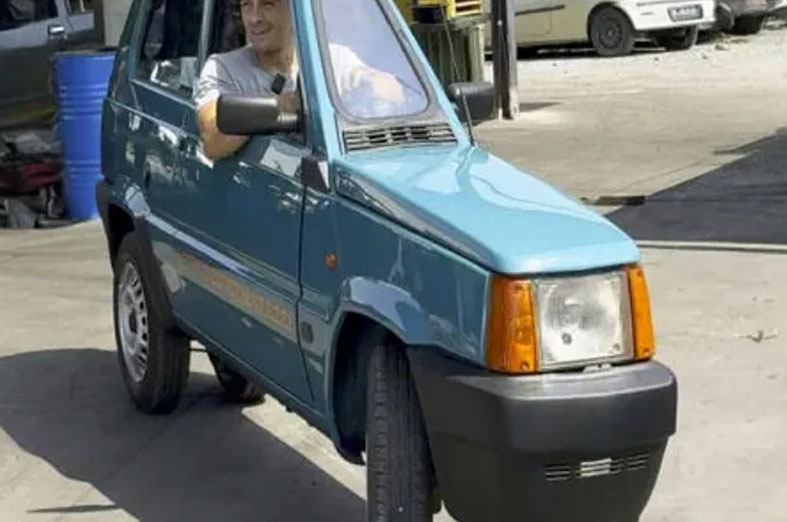 يصمم أنحف سيارة قابلة للقيادة في العالم