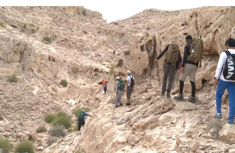 شرطة أبوظبي تحدد  9 إرشادات  وقائية لهواة مغامرات التسلق والمشي في الجبال