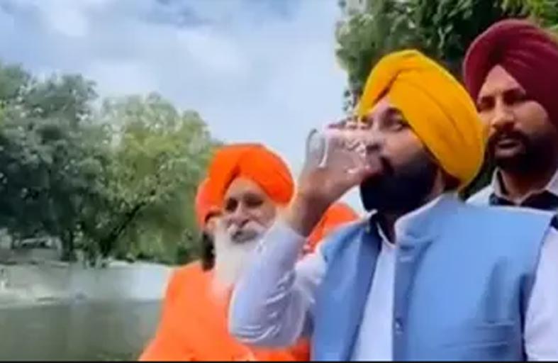 سياسي يشرب من نهر لإثبات نظافته فيصاب بتسمم