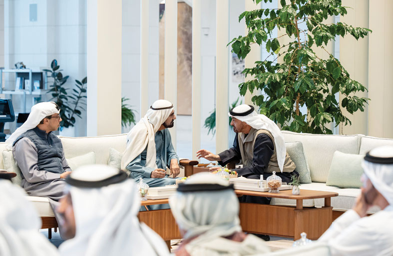 رئيس الدولة ومحمد بن راشد يستعرضان الأولويات التنموية ومسيرة ازدهار الإمارات وتنافسيتها العالمية  