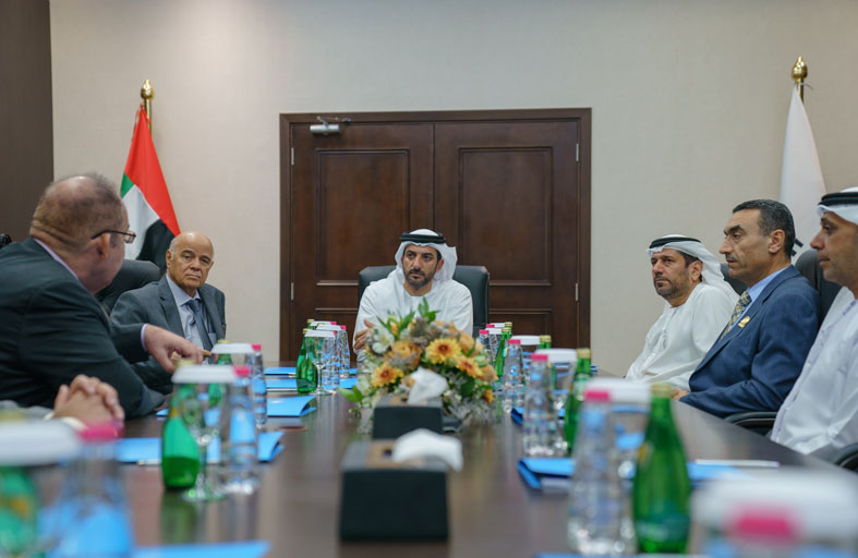 سلطان بن أحمد القاسمي يلتقي الفريق العلمي لأكاديمية الشارقة لعلوم وتكنولوجيا الفضاء والفلك