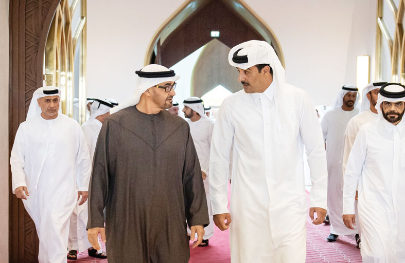 رئيس الدولة وأمير قطر يؤكدان أهمية تعزيز مسارات الحوار والحلول الدبلوماسية لتجاوز أزمات المنطقة 