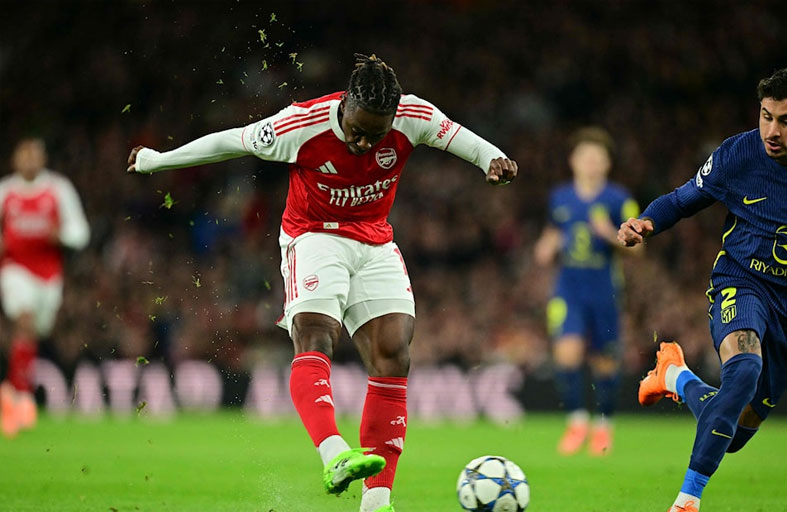 أرسنال يسعى للتمسك بالصدارة... وليفربول للخروج من دوامة الهزائم محليا 