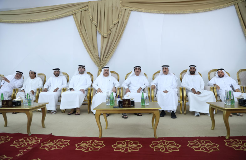 حاكم أم القيوين والشيوخ يقدمون واجب العزاء في وفاة والدة صقر غباش