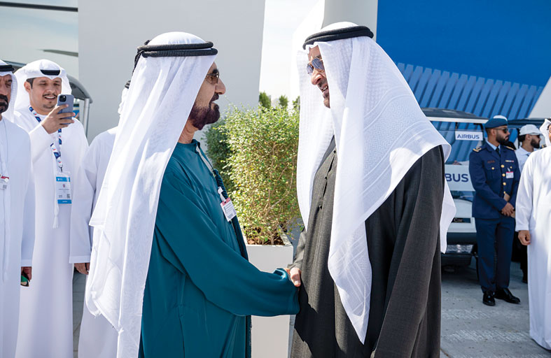 رئيس الدولة يطلع على أحدث ابتكارات الشركات الوطنية والدولية المشاركة في المعرض 