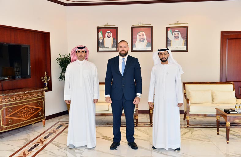 غرفة أبوظبي تناقش فرص التعاون التجاري مع القائم بالأعمال في سفارة أفغانستان لدى الدولة