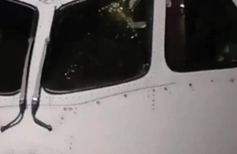 رعب بين ركاب طائرة تشقق زجاجها في الجو