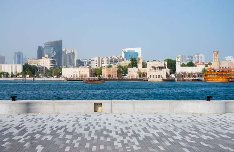 بلدية دبي تنجز تطوير الرصيف البحري لخور دبي من جهة ديرة