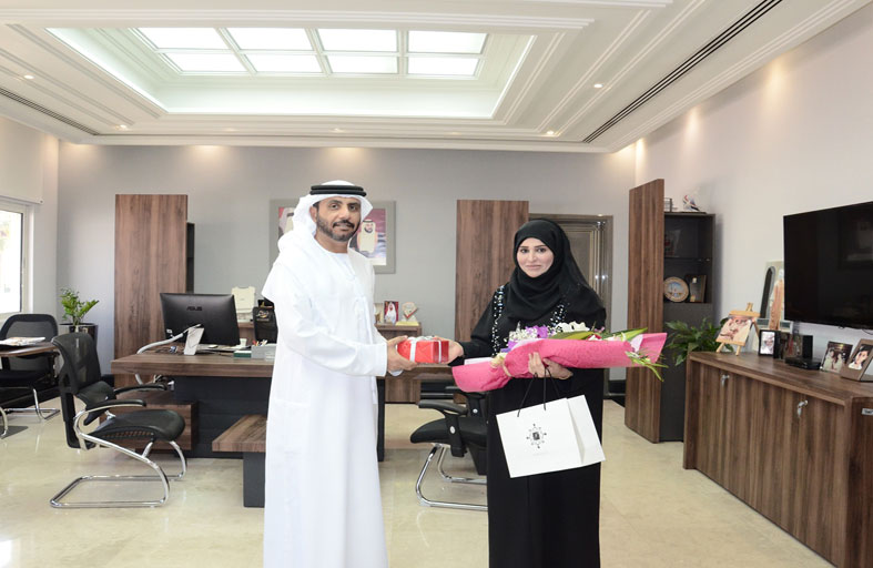 موظفة في شرطة دبي تنال الدكتوراة في «الفلسفة في القانون العام»