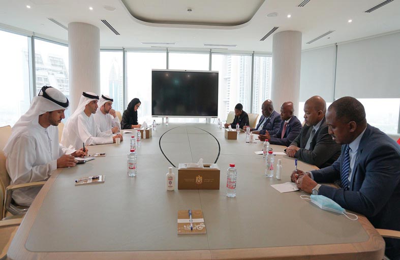 الإمارات وبوتسوانا تبحثان تعزيز التعاون والشراكة الاقتصادية 