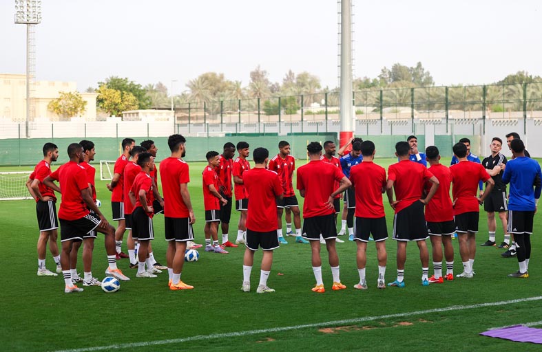 الأبيض الأولمبي يُواصل استعداداته لنهائيات كأس آسيا في معسكر دبي