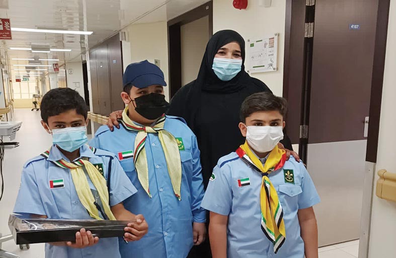 أشبال مفوضية كشافة رأس الخيمة يعايدون مرضى مستشفى صقر 