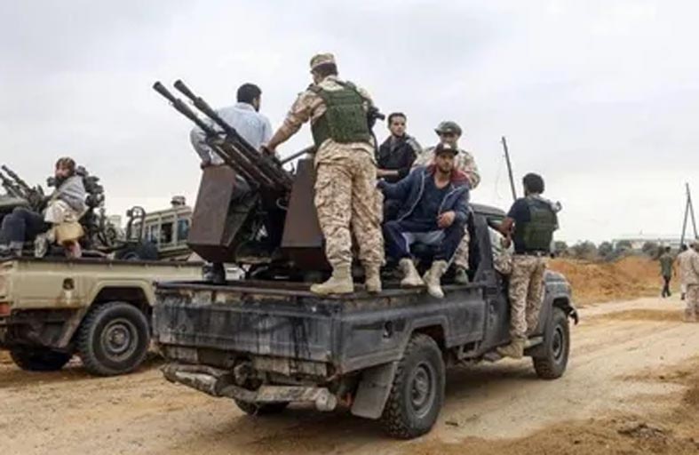 سرقة وانتهاكات.. ميليشيات تداهم بلدة صغيرة غرب ليبيا