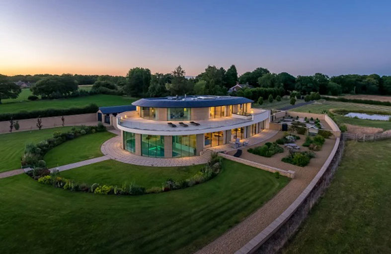 يبني قصراً مستوحى من ألعاب الفيديو بـ 7 ملايين دولار