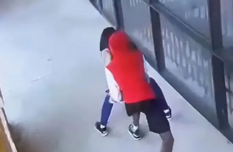 تعرضت للسرقة وأصيبت بالشلل