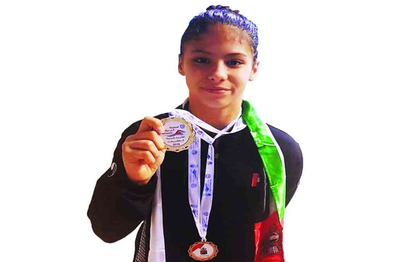 ليلى الخطيب مشروع بطلة إماراتية واعدة في السباحة