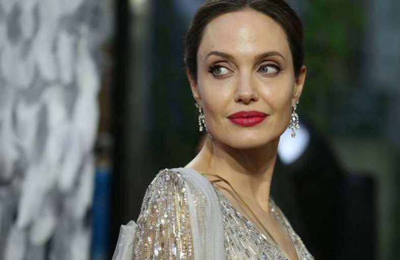أنجلينا جولي ترفع الصوت وتُدافع عن النساء