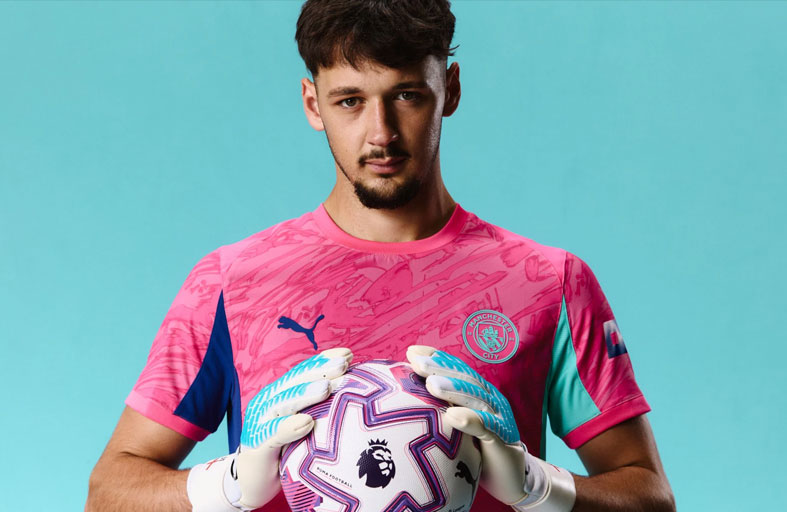 السيتي يستعيد حارسه جيمس ترافورد