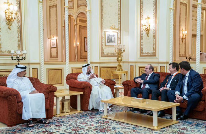 حاكم الشارقة يستقبل وزير الثقافة الإسباني