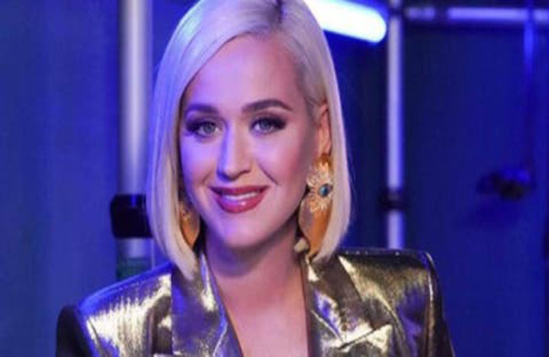 كايتي بيري ببطن منتفخ.. فهل هي حامل؟