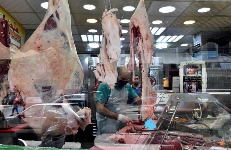 في بلد ينهشه انهيار اقتصادي .. لبنانيون يستغنون عن اللحوم وسط أزمة خانقة 